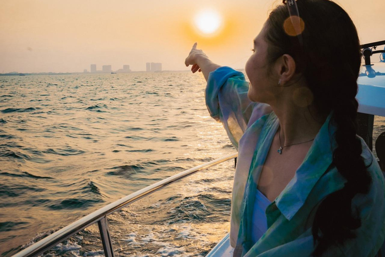 Yakarta: yate privado de lujo para fiestas y celebraciones al atardecer.Yate privado de 2 horas al atardecer (4:30 p. m.-6:30 p. m.)