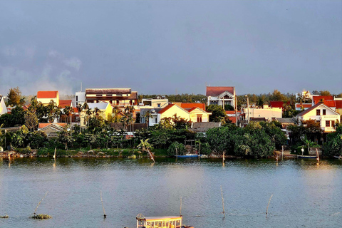 Hoi An : Tour en bateau sur le fleuve et lâcher de lanternes