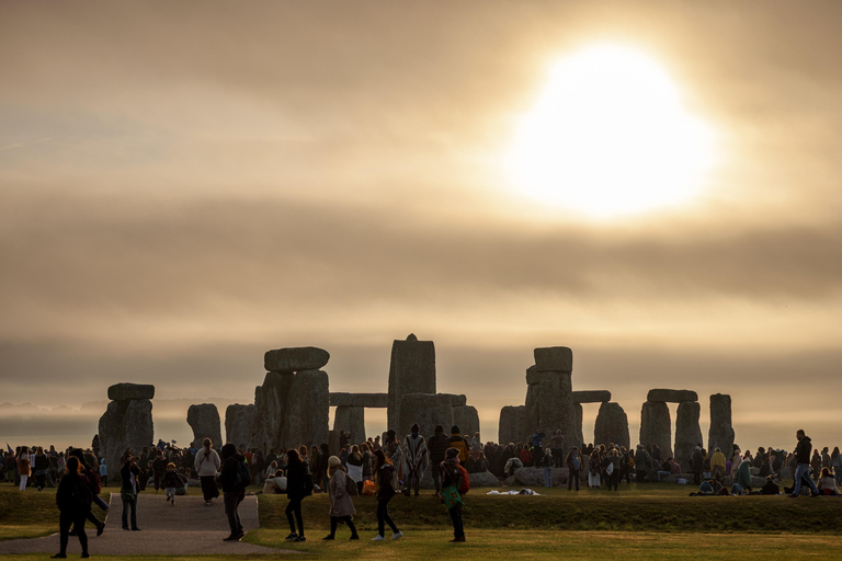 From London: Stonehenge Summer Solstice Sunrise Tour