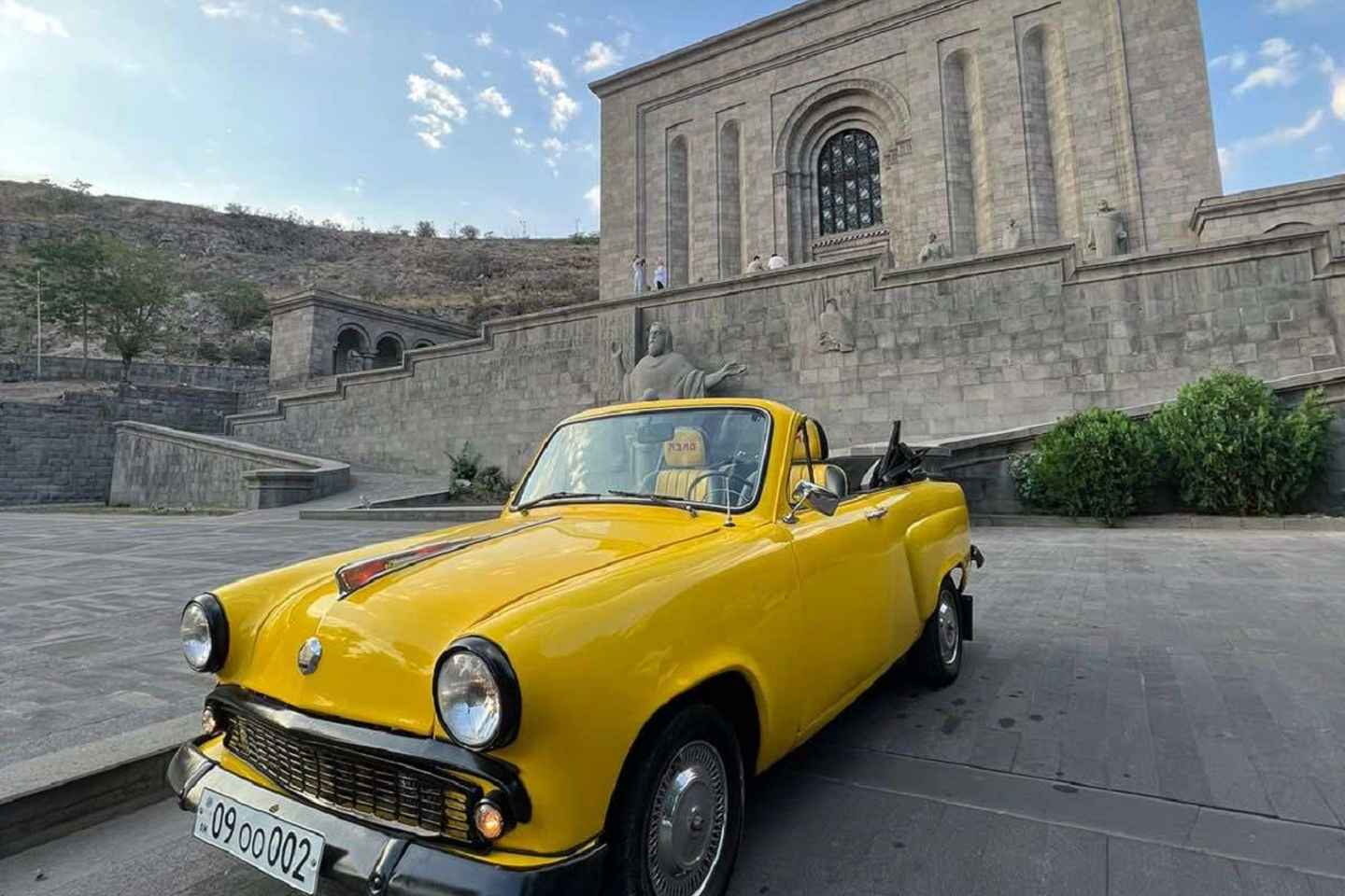 Unveiling the Iron Curtain: A tour in a Soviet convirtable