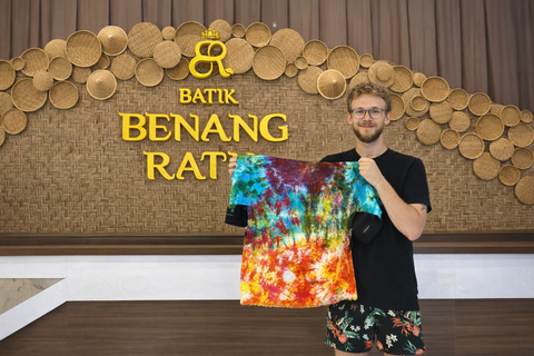 Yogyakarta: Batik-Making Workshop with Local Expert & Drink