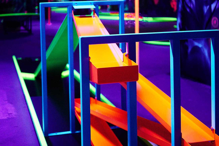 Innsbruck: 3D Mini Golf with Dazzling Light Effects