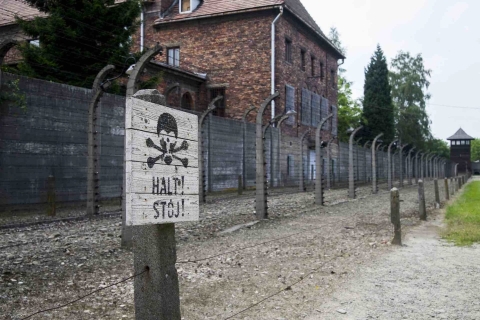 Krakow: Auschwitz-Birkenau Guided Tour with Transportation December Guided Tour with Transport from a Meeting Point