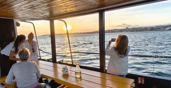 Cascais: Sunset Cruise to Lisbon with Open Bar