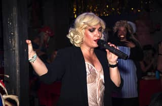 Freitagnachmittag: Drag-Karaoke im FunnyBoyz Liverpool