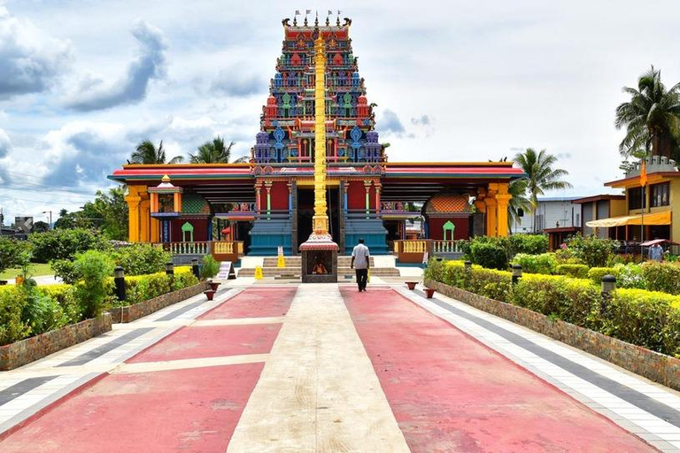 FIDŻI: Historyczna i kulturalna wycieczka po Nadi z kąpielami w gorących źródłach i błotnych basenachOdbiór z InterContinental Fiji/Yatule Resort