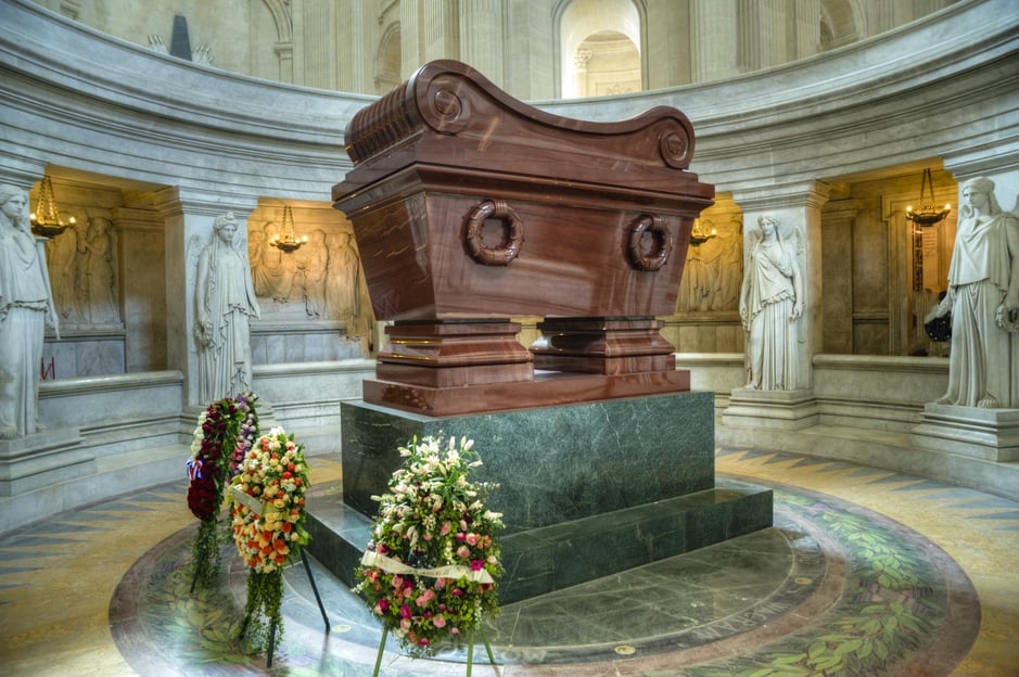 Tour a piedi della vita di Napoleone + ingresso alla tomba e agli Invalides