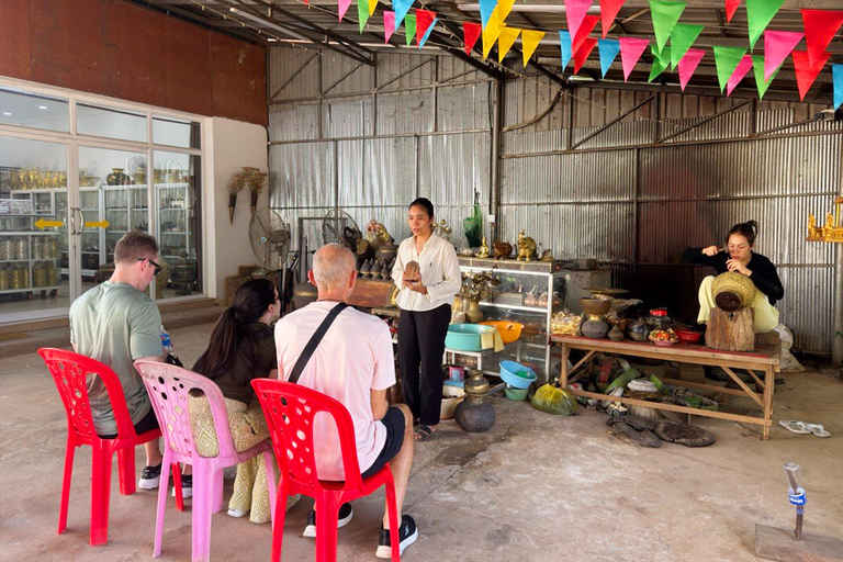 Private Tour to Oudong, Koh Chen Island and Buddhist Center Option without Lunch