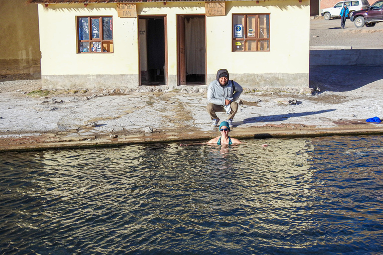 La Paz: 5-Day Uyuni Salt Flats Journey with Return ENGLISH-SPEAKING GUIDE