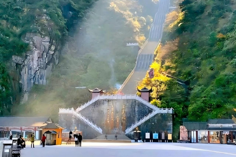 Four-Day Tour of Zhangjiajie and Fenghuang Four-day and three-night tour of Zhangjiajie and Fenghuang