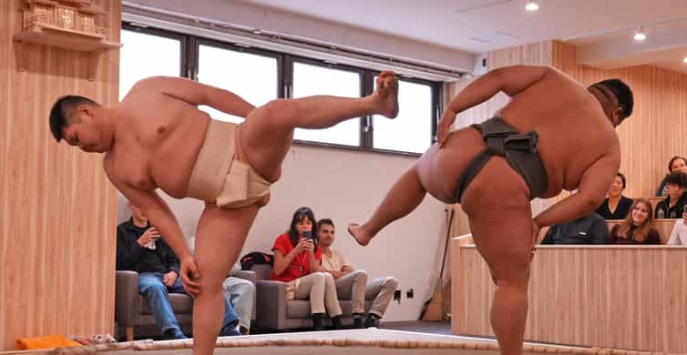 Tokyo: Shinjuku Sumo Show & Experience with Photo photo 3