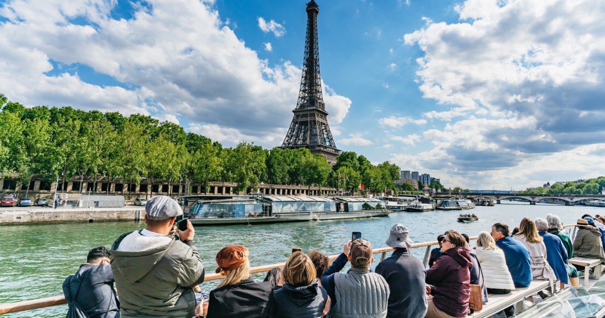 París: crucero de 1 h por el Sena | GetYourGuide