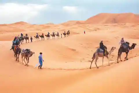 Viaje familiar de 3 días al desierto: De Marrakech a Merzouga y paseo en camello