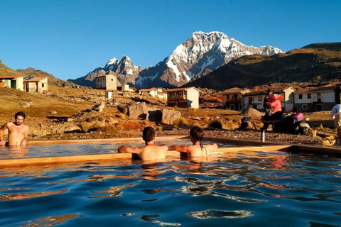 Excursión: Montaña Arco Iris y 7 Lagunas de Ausangate 2 díasExcursión: Montaña de Arco Iris y Ausangate 7 Lagunas 2 dias