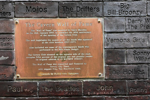Liverpool: Private Beatles Taxi Tour with Guided Walk Finale