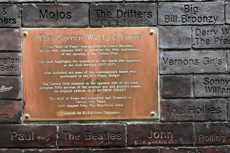 Liverpool: Private Beatles Taxi Tour with Guided Walk Finale