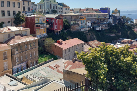 Valparaiso: Guided Walking Tour with Pablo Neruda Museum