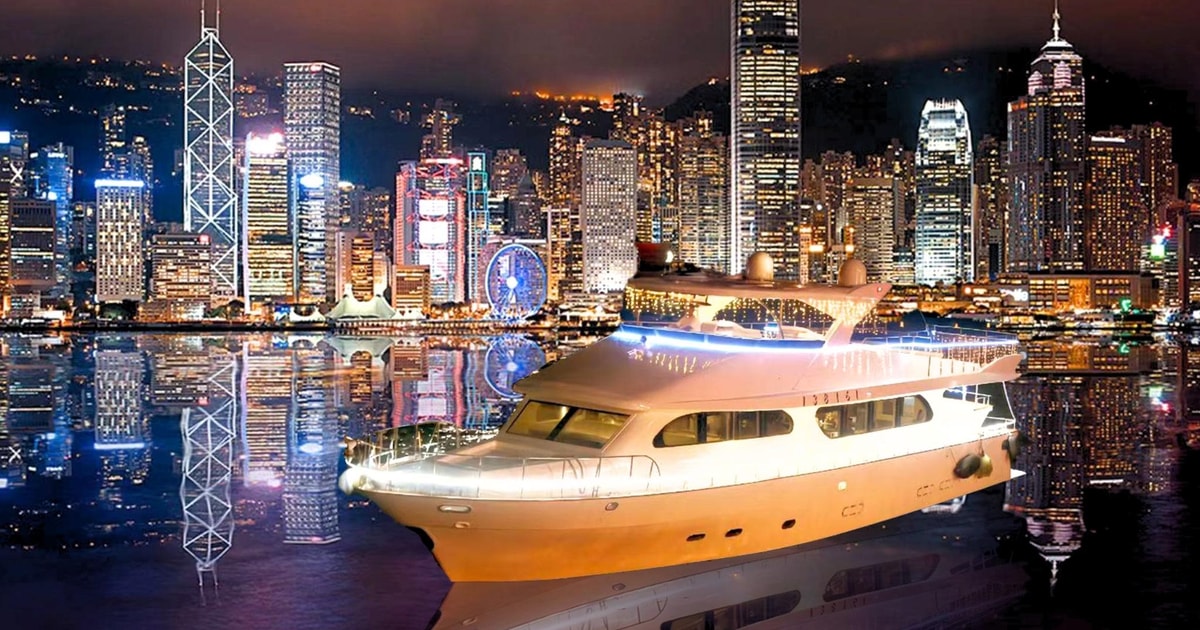 Hong Kong: Victoria Harbour Cruise with Live Tour and Photos | GetYourGuide