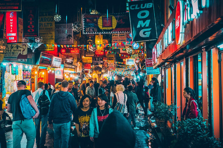 Esplora la vita notturna di Thamel: tour culturale in risciòScopri la vita notturna di Thamel: tour culturale in risciò