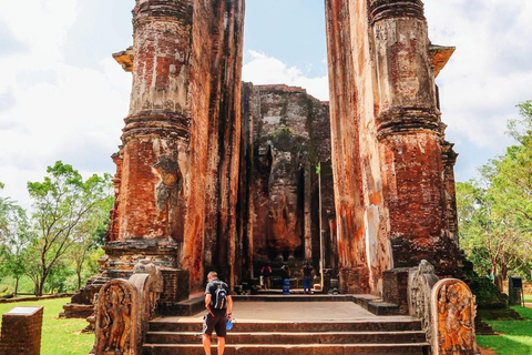 Pasikudah: Polonnaruwa Ancient city tour