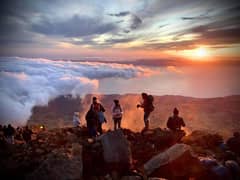 Sobe à Montanha do Pico: O ponto mais alto de Portugal - 2351 metros