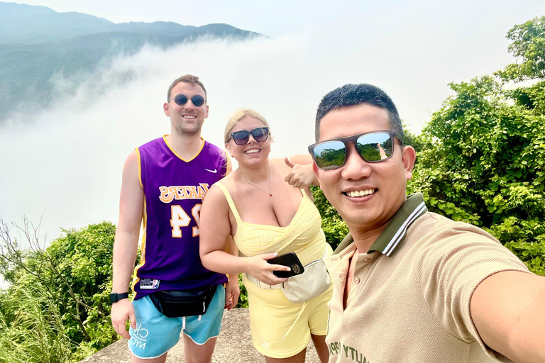 Hoi An: Trasferimento a Hue con percorso panoramico sul passo Hai VanDa Hoi An a Hue in auto privata passando per il Ponte d&#039;Oro e il Passo di Hai Van