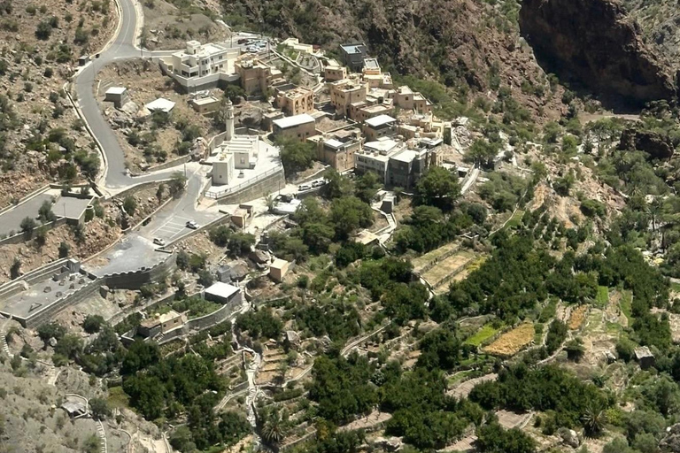 From Muscat: Nizwa & Jabal Akhdar with Multilingual Guide