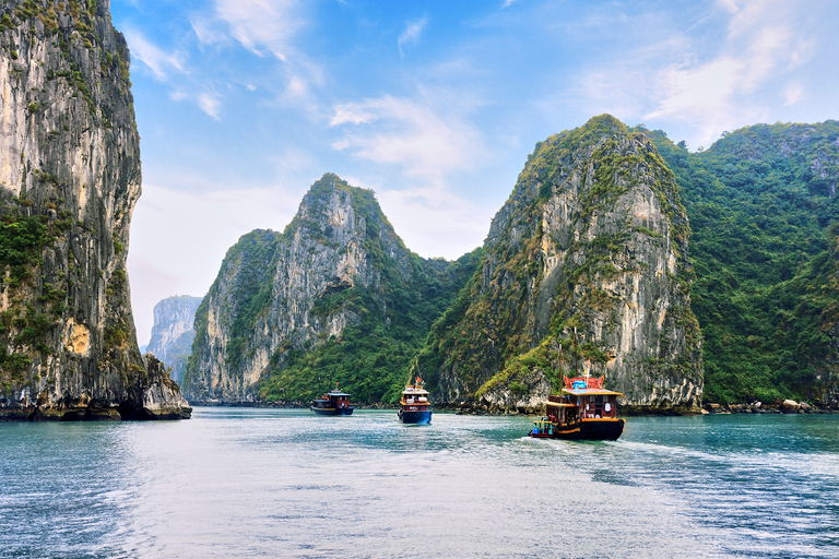 Ab Hanoi: Halong-Bucht Deluxe-Tagestour per Boot