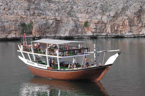 Dubai: Musandam Trip Cruise Lunch & Russian or English Guide