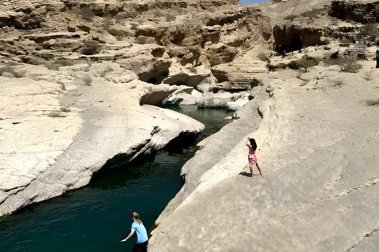 Muscat: Wüste, Quad Bike &amp; Wadi Bani Khalid TourWüste &amp; Wadi Bani Khalid Tour