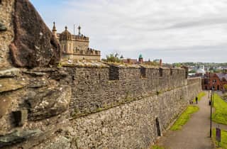 Belfast: Tour zur ummauerten Stadt Derry und nach Donegal