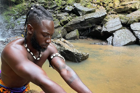Ghana: Waterfall Massage with Lunch Experience