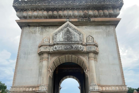 Vientiane IG-tur &amp; Patuxay-monumentfölj med på turné