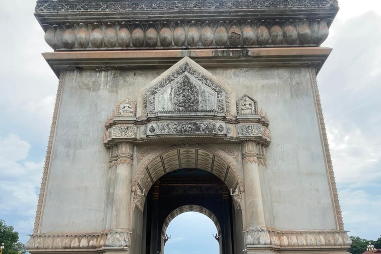 Vientiane IG-tur &amp; Patuxay-monumentfölj med på turné