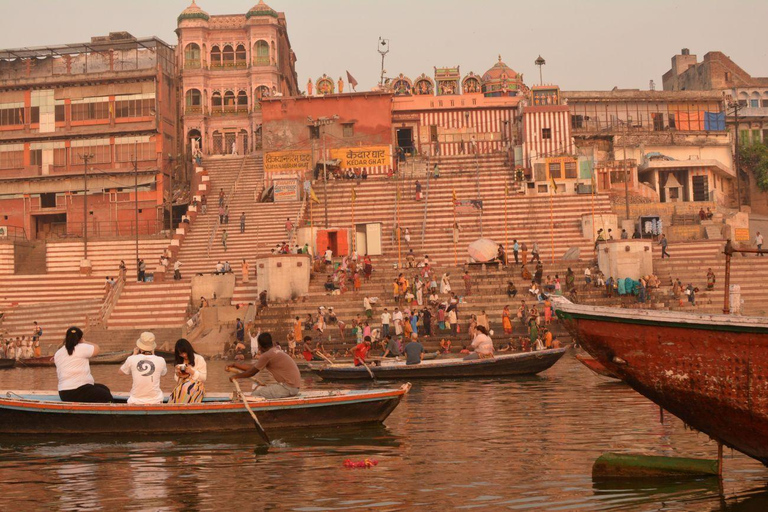 Varanasi: Dasaswamedh Ghat - Ganga Arti - Kashi VishwanathPrivat bil + reseledare + båtresa