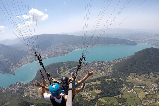 Annecy: volo con parapendio in tandem sul lago
