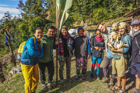 Vrijwilligerswerk en retraites voor gemeenschapsbetrokkenheid op het platteland van Nepal