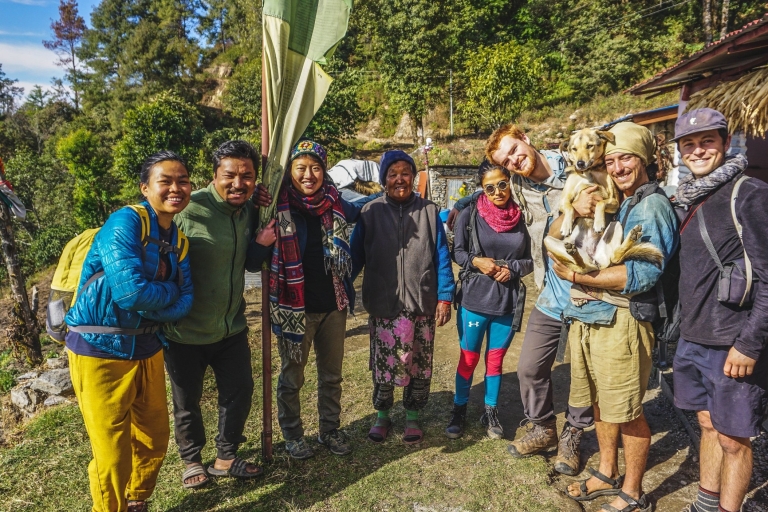 Vrijwilligerswerk en retraites voor gemeenschapsbetrokkenheid op het platteland van Nepal