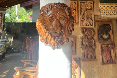 Kandy: Private Ambuluwawa Tower and 3-Temple Loop Tour