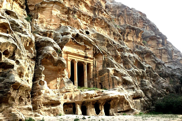 Petra, Wadi Rum & Aqaba 3D/2N Tour