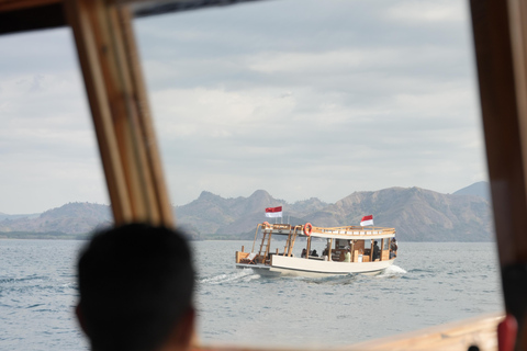 Labuan Bajo: Komodo Full Day Tour Luxury Boat Sunset Cruise Komodo Tour Luxury Boat with Drone and GoPro Underwater