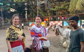 Mumbai: Dhobi Ghat Laundry and Dharavi Slum Tour with Local