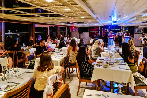 Istanbul: Bosporus Dinner Cruise mit Getränken und UnterhaltungDinner-Bootsfahrt mit Alkohol, Softdrinks &amp; Abholung