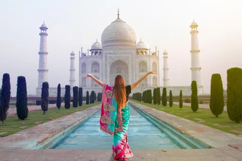 Taj Mahal Tour with Saree Experience ( Rental )