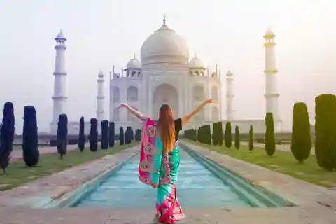 Taj Mahal Tour with Saree Experience ( Rental )