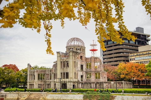 Prywatna wycieczka z przewodnikiem po Hiroszimie i wyspie MiyajimaHiroszima i wyspa Miyajima - prywatna wycieczka grupowa z przewodnikiem