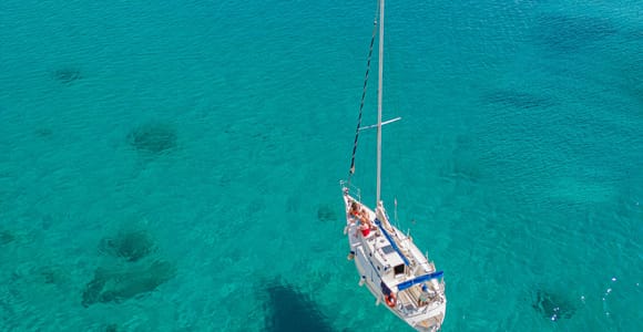 Cagliari: small groups boat tour with snorkeling and spritz