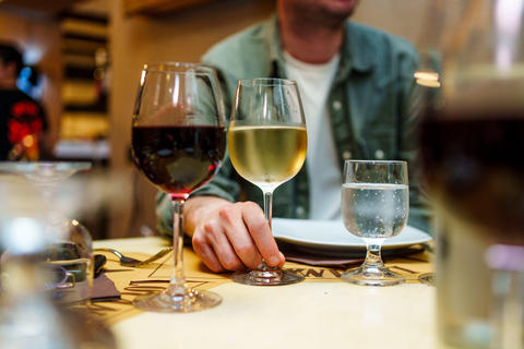 Roma Trastevere: Un tour gastronomico con pasto completo con un abitante del luogoRoma Trastevere: Un tour gastronomico completo con un abitante del luogo