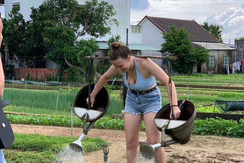 Wycieczka rowerowa po okolicy, łódź z koszem i lekcja gotowaniaZ Hoi An