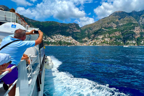 Neapol: Transfer na Capri z rejsem wycieczkowym po wyspie i czasem wolnymZ Neapolu: Rejs wycieczkowy na wyspę Capri z czasem wolnym na Capri